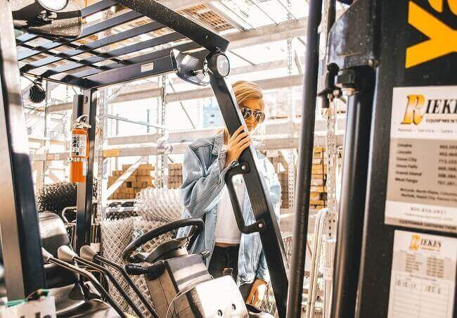 FORKLIFT REQUIRES SERVICE OR MAINTENANCE
